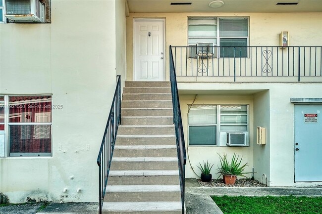 Photo - 644 SW 10th St Unit 5