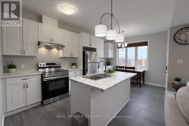 Photo - 1744 Finley Cres