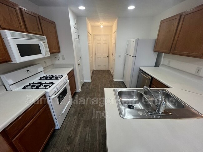 Photo - 2810 Lakeside Cir