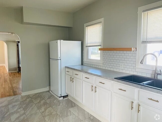 Building Photo - 1403 Columbus Ave Rental
