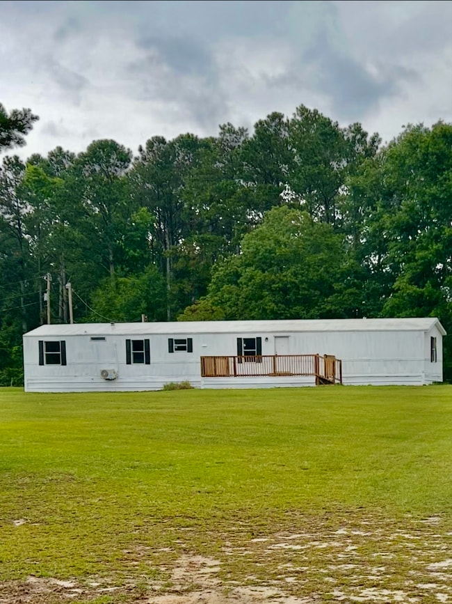 Building Photo - Conveniently Located in Trenton South Caro... Rental