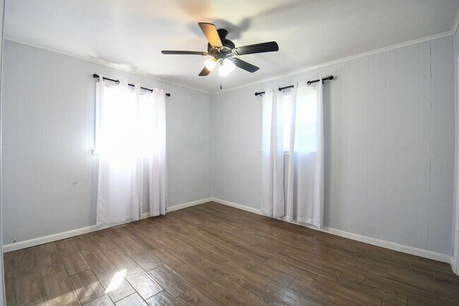 Photo - 278 W Robert E Lee Blvd