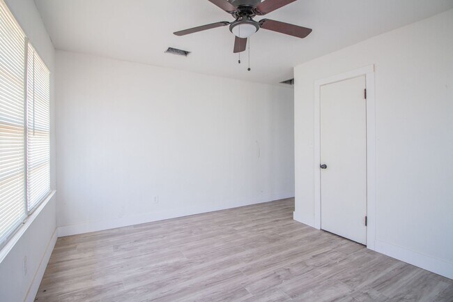 Photo - 302 Avenue U Unit C