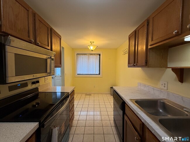 Photo - 32 Upper Pattagansett Rd Unit 25