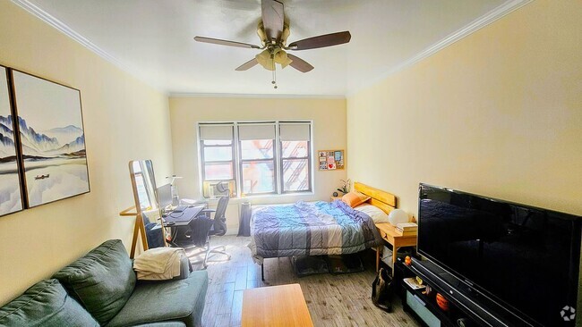 Building Photo - 403 E 73rd St Rental
