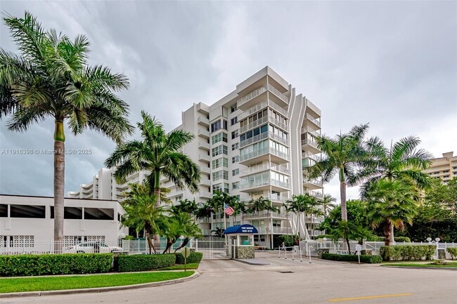 Building Photo - 609 Ocean Dr Unit 10H