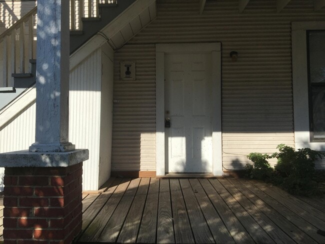 Photo - 105 E Texas Ave