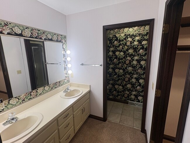 Photo - 1512 Winsted Dr Unit 1512 Winsted