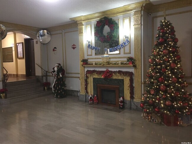 Photo - 61-41 Saunders St Unidad B24