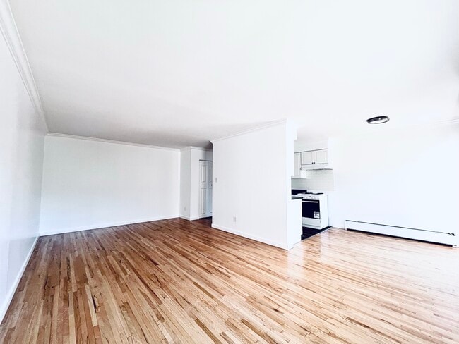 Photo - Peaceful Living in Willingdon Heights Unité 205