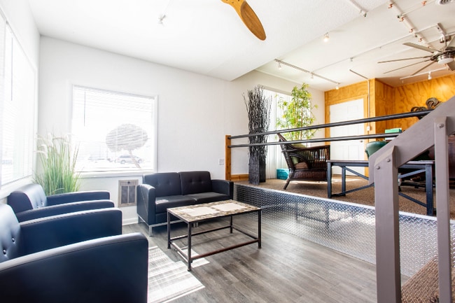210 E North St Unit 3
