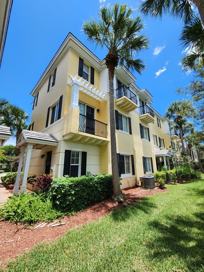 Photo - 583 NW 35th Pl