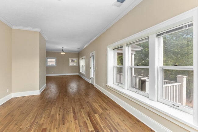 Photo - 835 Cherry St SE