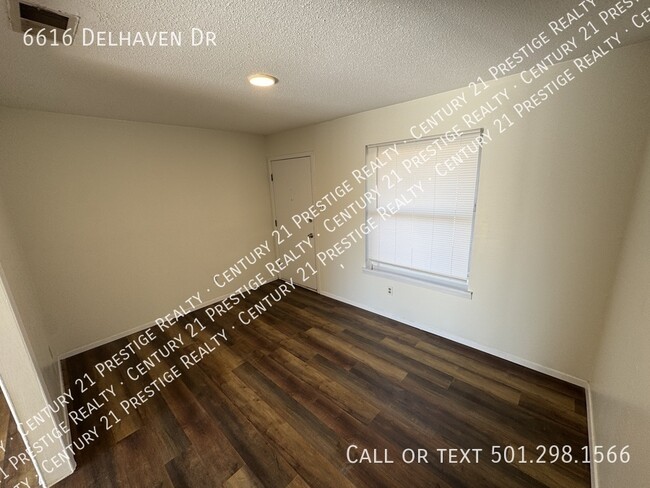 Photo - 6616 Delhaven Dr