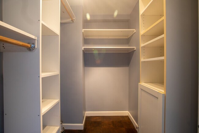 Photo - Lovely Studio Unit with 1 BA Condo in Wood...