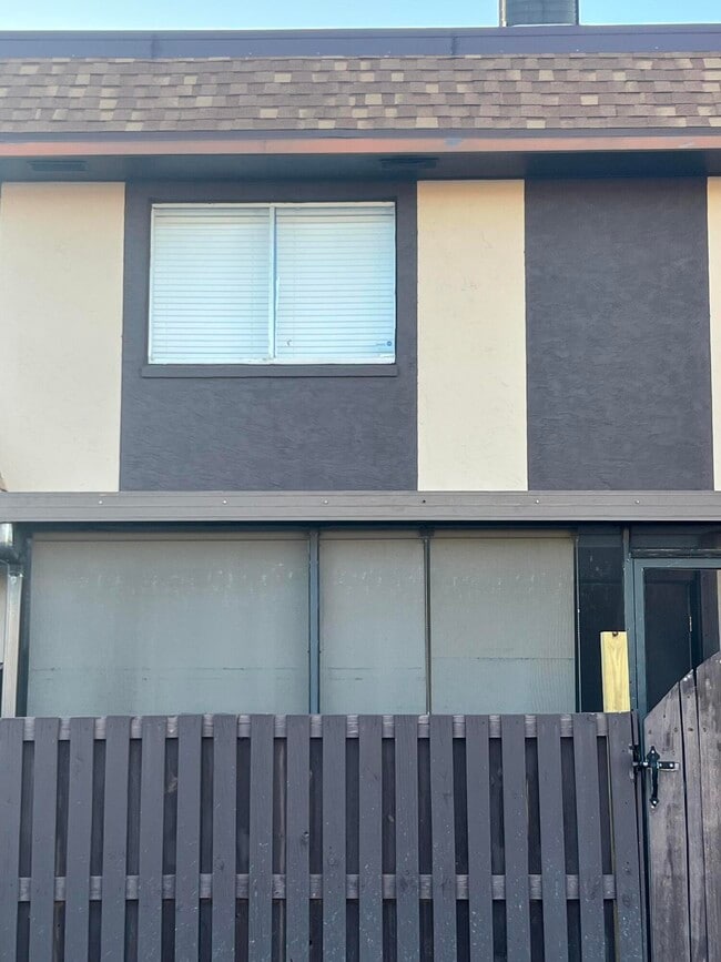 Building Photo - 2110 Sherwood Forest Blvd