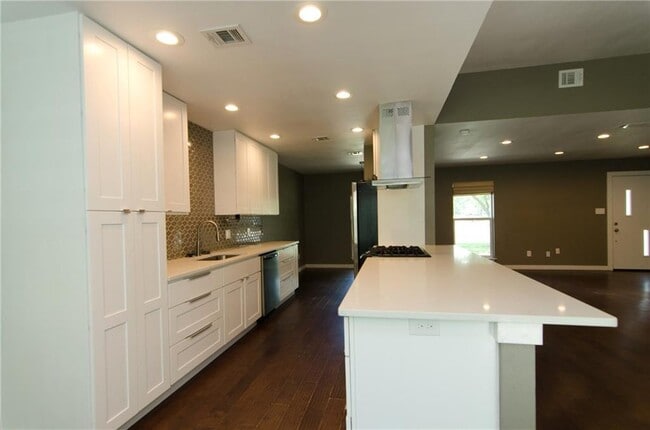 2007 Teakwood Dr