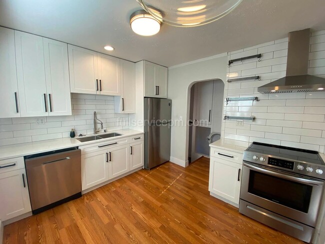Photo - 8008 Roosevelt Way NE Unit A