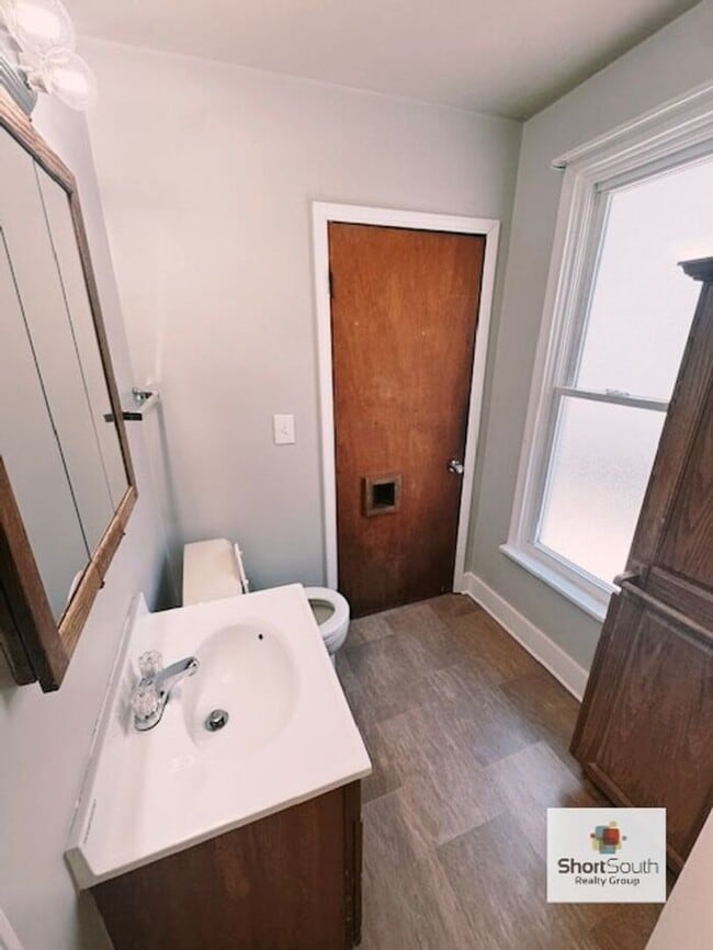 Photo - 4 bed 1 bath Single Family Home