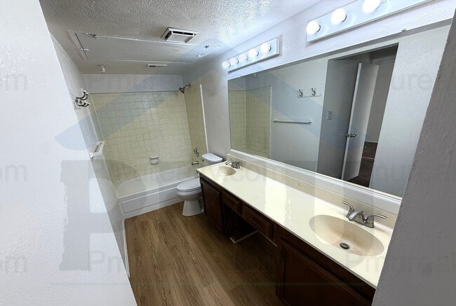 Photo - AVAILABLE NOW!!! Half Duplex 2 bed 1 bath ...