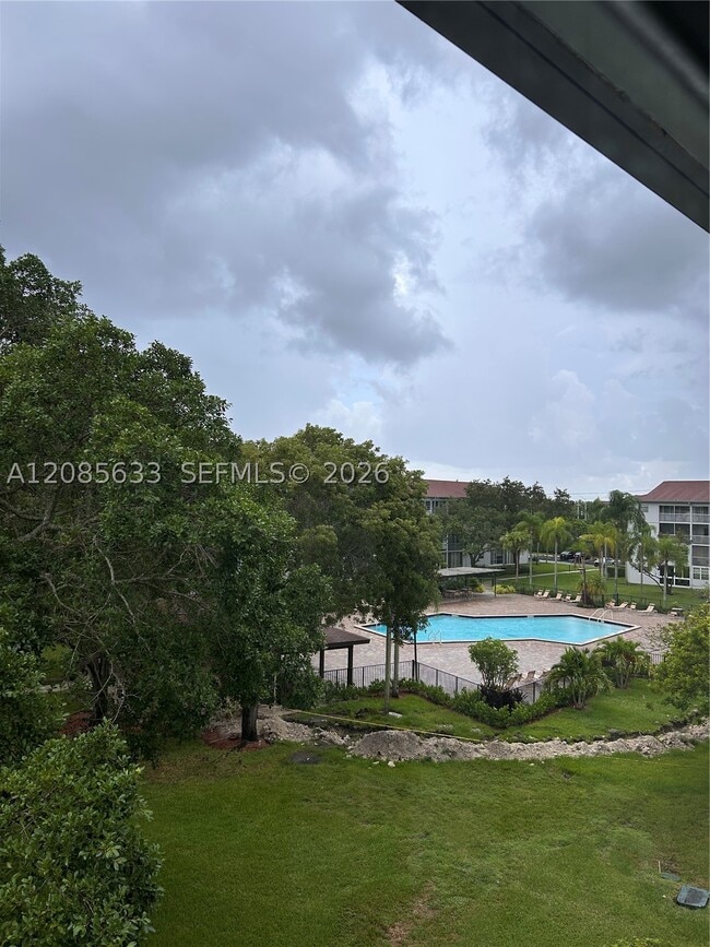 Building Photo - 1351 SW 125th Ave Unit 405S
