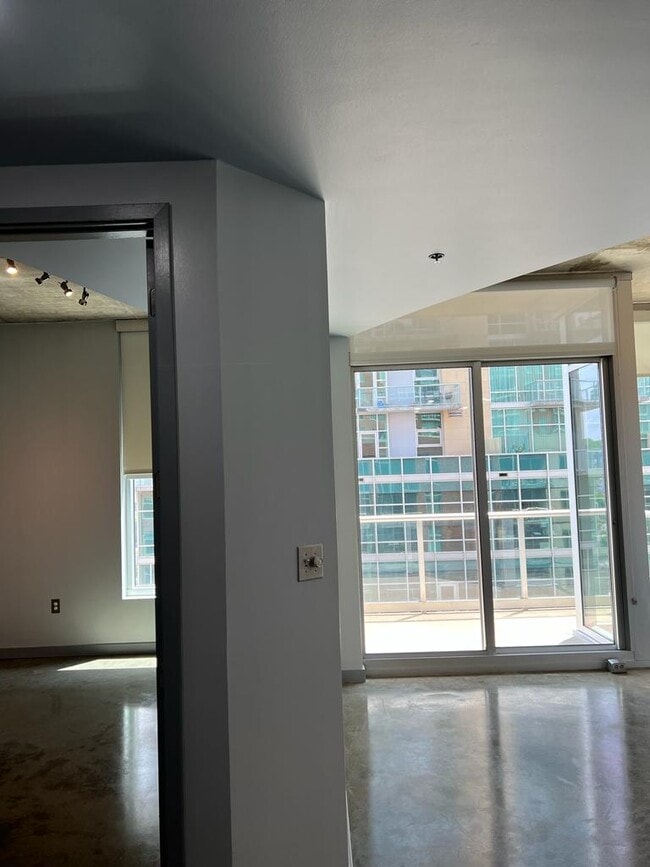 Living Room Ceiling Detail - 600 12th Ave S Unit 816