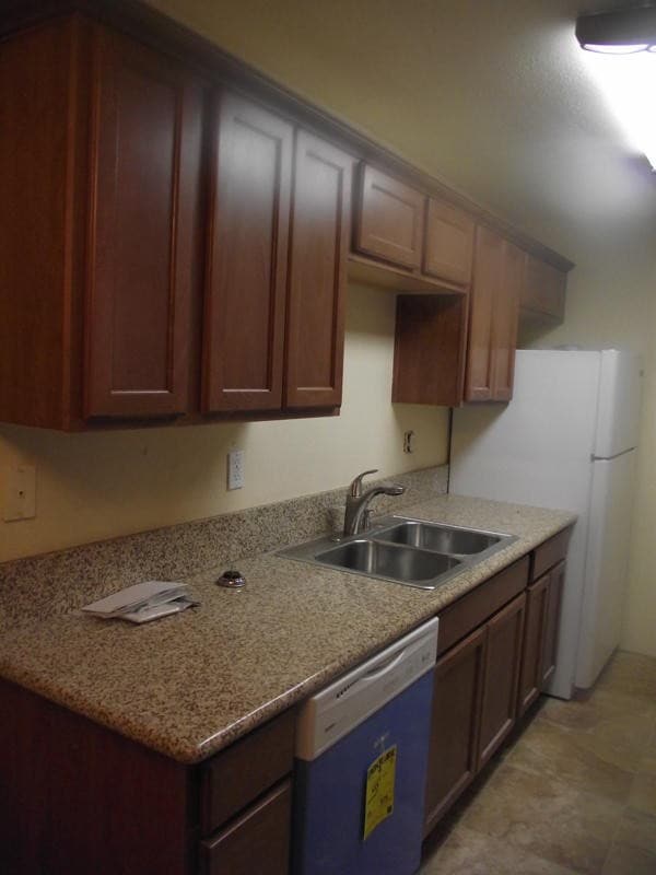 Kitchen - 9200 Madison Ave Unit 194