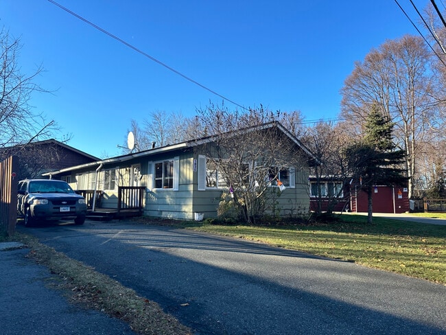 Building Photo - 1836 Scenic Way Rental
