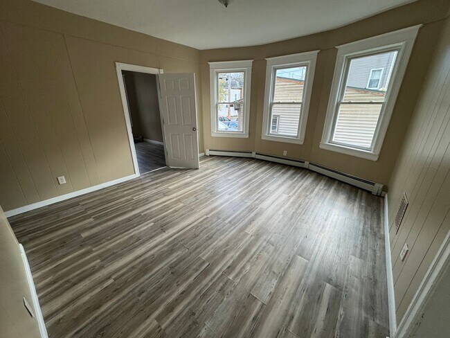 Photo - 193 Winnikee Ave Unit APT 1