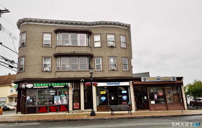 Building Photo - 2343 Barnum Ave Unit B