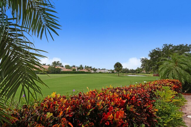 Photo - 528 Les Jardin Dr