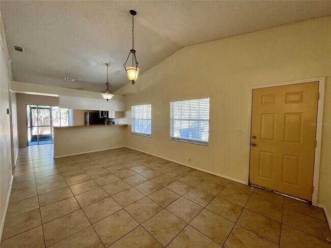 Photo - 945 Burlwood St