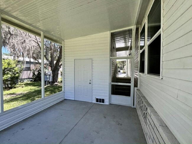 Photo - 1 Whitefeather Ln