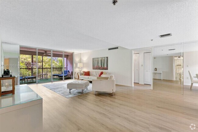 Building Photo - 3940 Inverrary Blvd Unit 408-A Rental