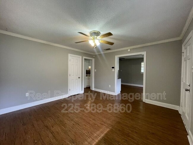 Photo - 275 W Chalfont Dr