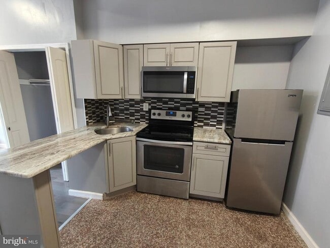 Photo - 631 N 11th St