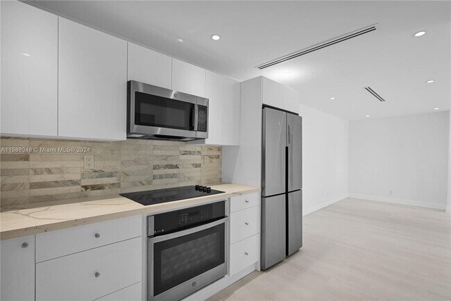 Photo - 5415 Collins Ave Unidad PH-C