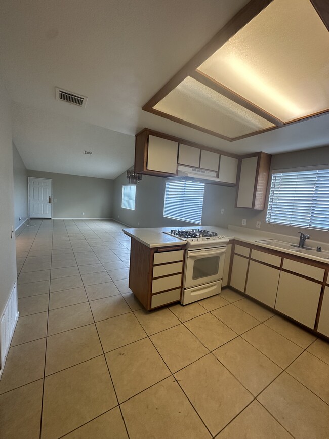 Photo - 41423 Adams St