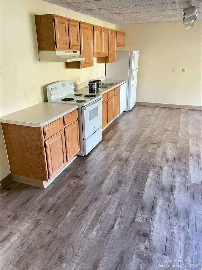 Photo - 116 W McKay St