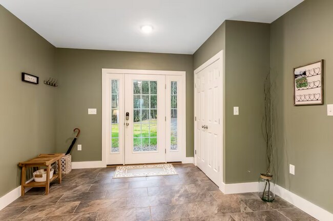 Photo - 4 Bedroom in Waterbury, VT Available on 7/1 (Furnished + Utilities included)