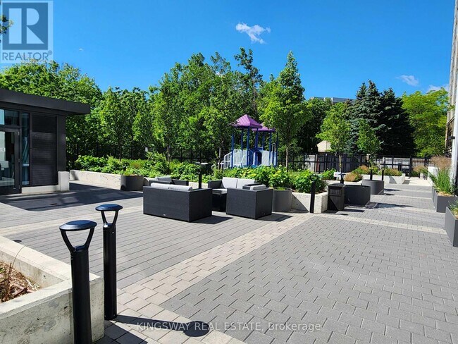 Photo - 202 Burnhamthorpe Rd E Unité 1207W