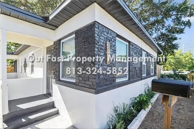 Photo - 2920 Emerson Ave S Unidad Front