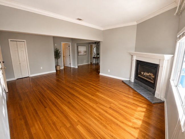 Photo - 4557 Edgeware Rd