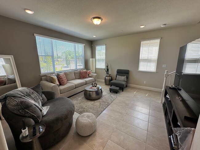 Livngroom - 10725 Portico Cir