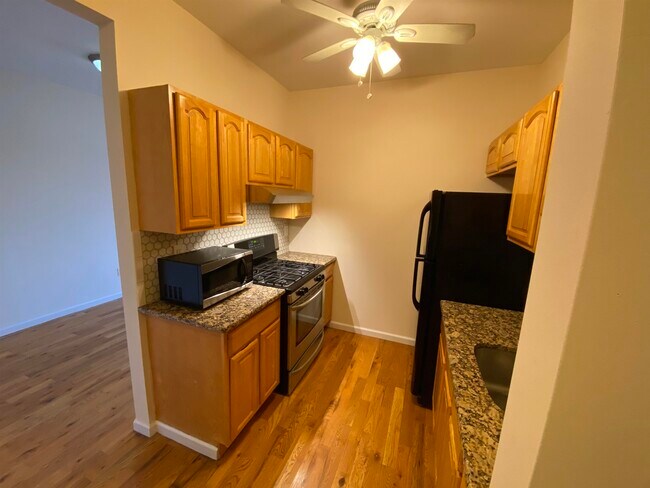 Building Photo - 391 Broadway Unit 3F