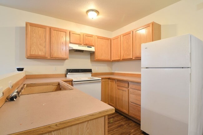 Building Photo - 433 NE Graham St Unit 2