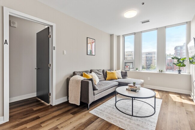 Photo - Theo Ottawa - Student Living