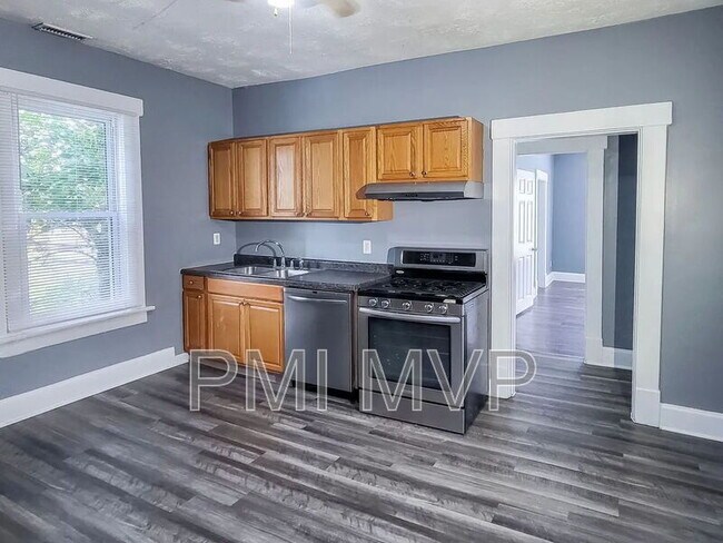 Photo - 2564 Deming Ave