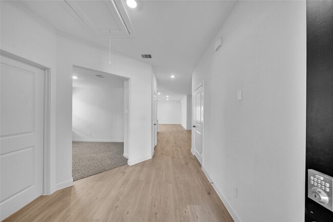 Photo - 30715 Wicklow Gdns Dr