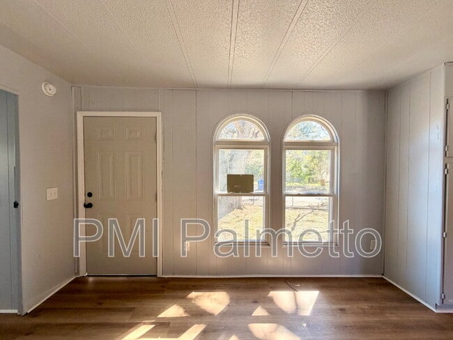 Photo - 3911 Persimmon St